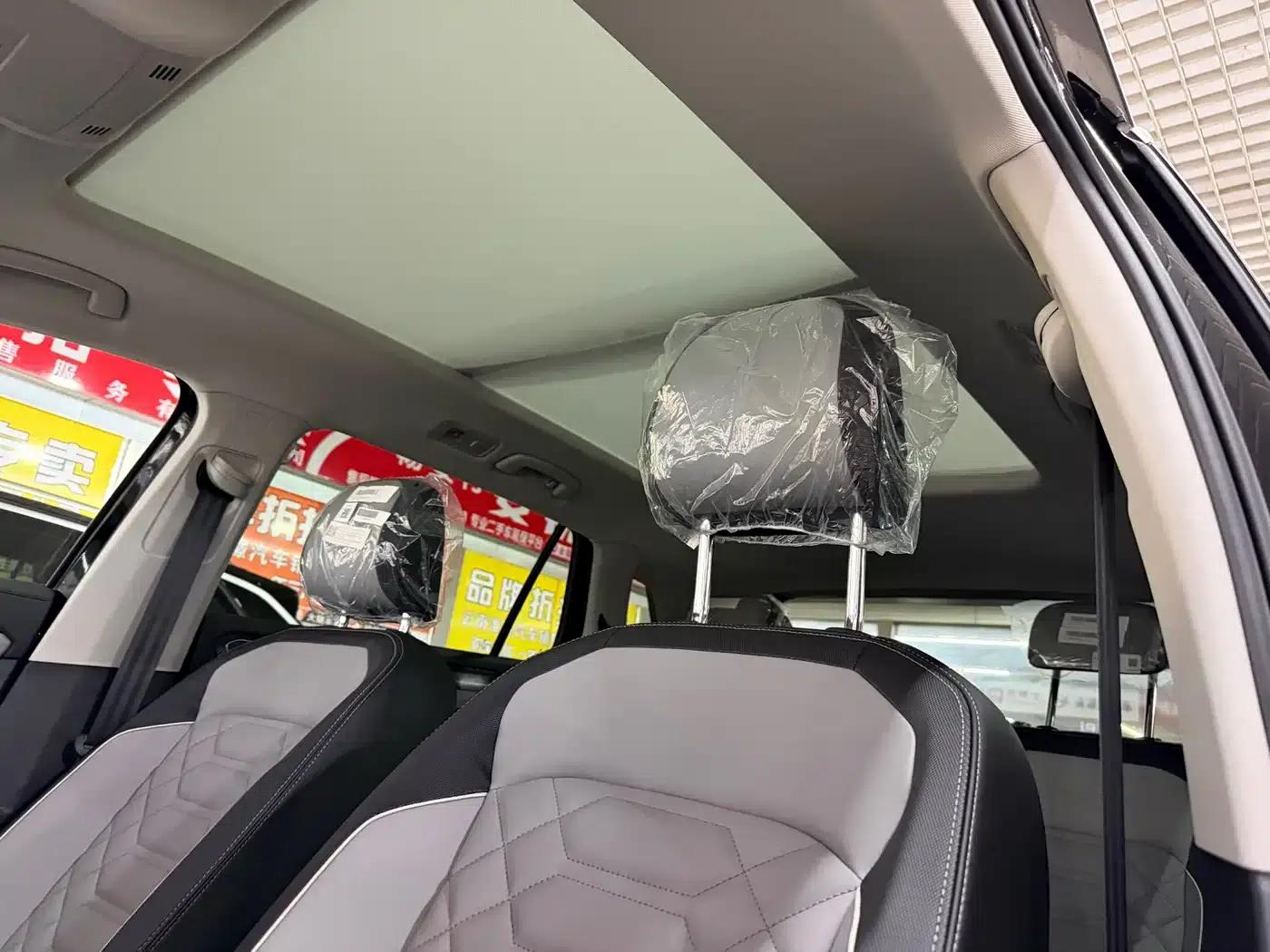 Tayron 2026 Model 30 Million Unit Selection Edition 300TSI — миниатюра 10