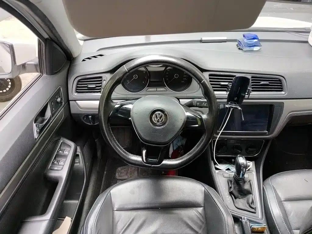 2015 Volkswagen Lavida 1.6L Automatic Comfort Edition — миниатюра 11