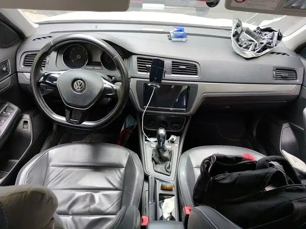 2015 Volkswagen Lavida 1.6L Automatic Comfort Edition — миниатюра 10
