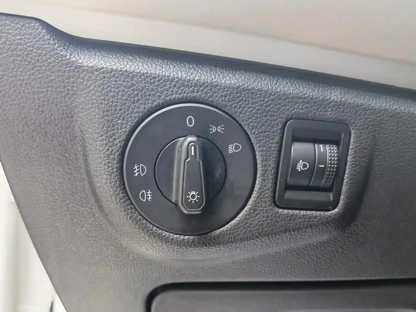 2021 Volkswagen Lavida 1.5L Automatic Vision Edition — миниатюра 13