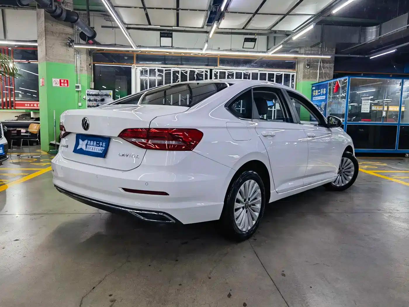 2021 Volkswagen Lavida 1.5L Automatic Vision Edition — миниатюра 6