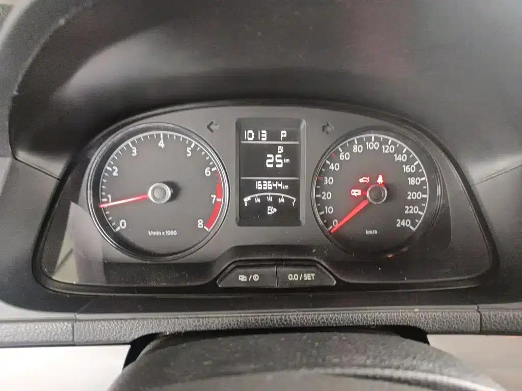 2013 Volkswagen Lavida Classic Facelift 1.6L Automatic Fashion Edition — миниатюра 12