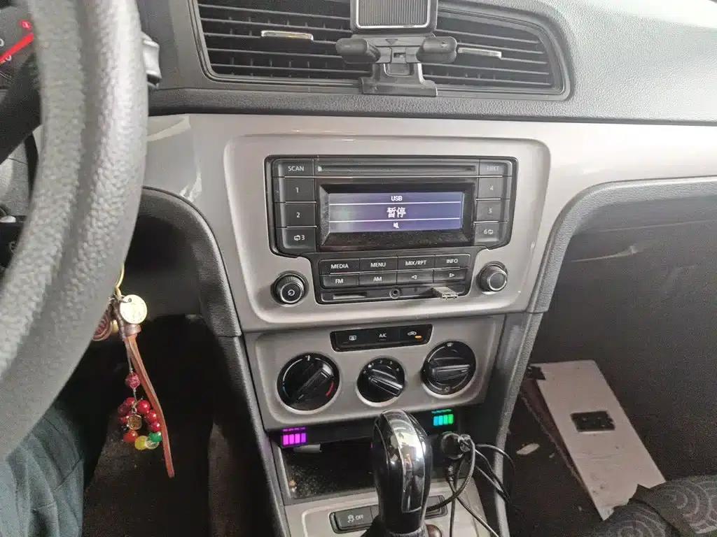 2013 Volkswagen Lavida Classic Facelift 1.6L Automatic Fashion Edition — миниатюра 14