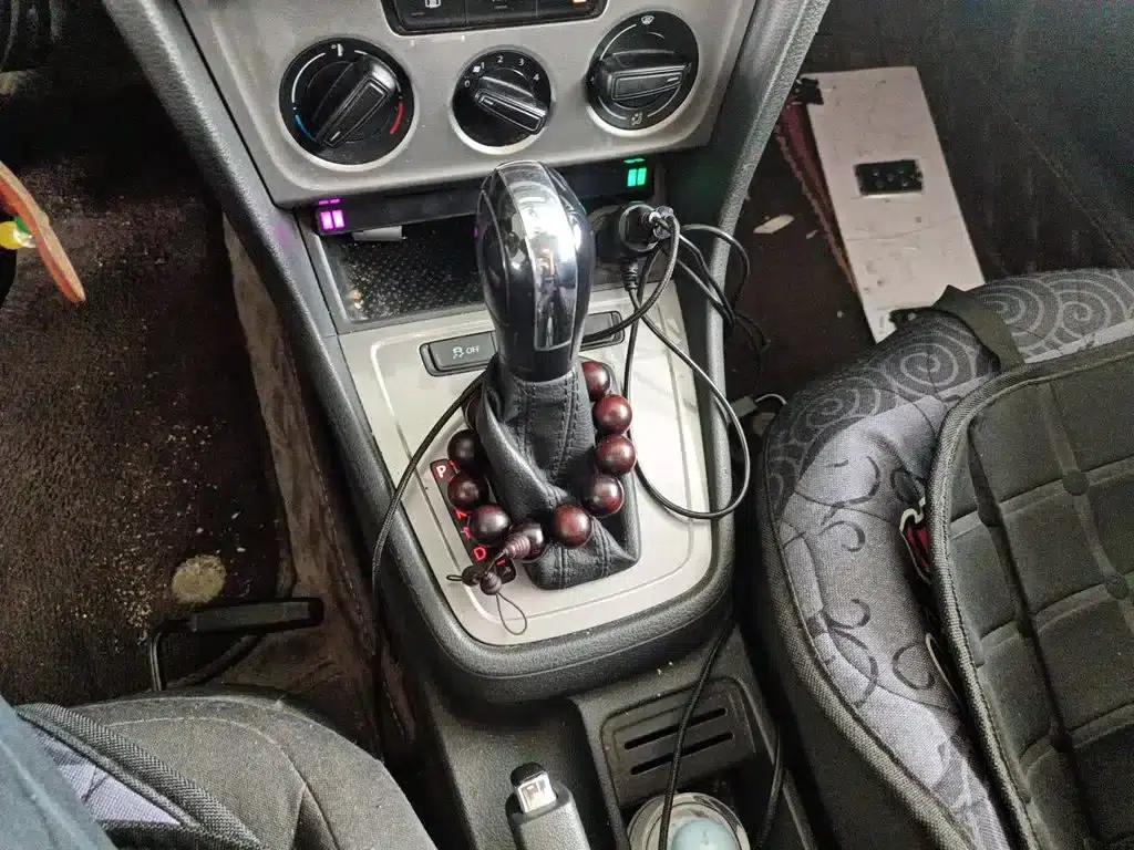 2013 Volkswagen Lavida Classic Facelift 1.6L Automatic Fashion Edition — миниатюра 15