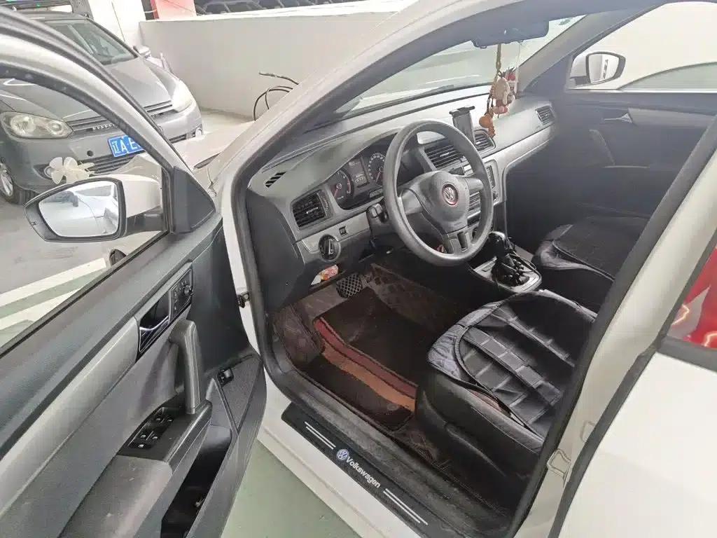 2013 Volkswagen Lavida Classic Facelift 1.6L Automatic Fashion Edition — миниатюра 17