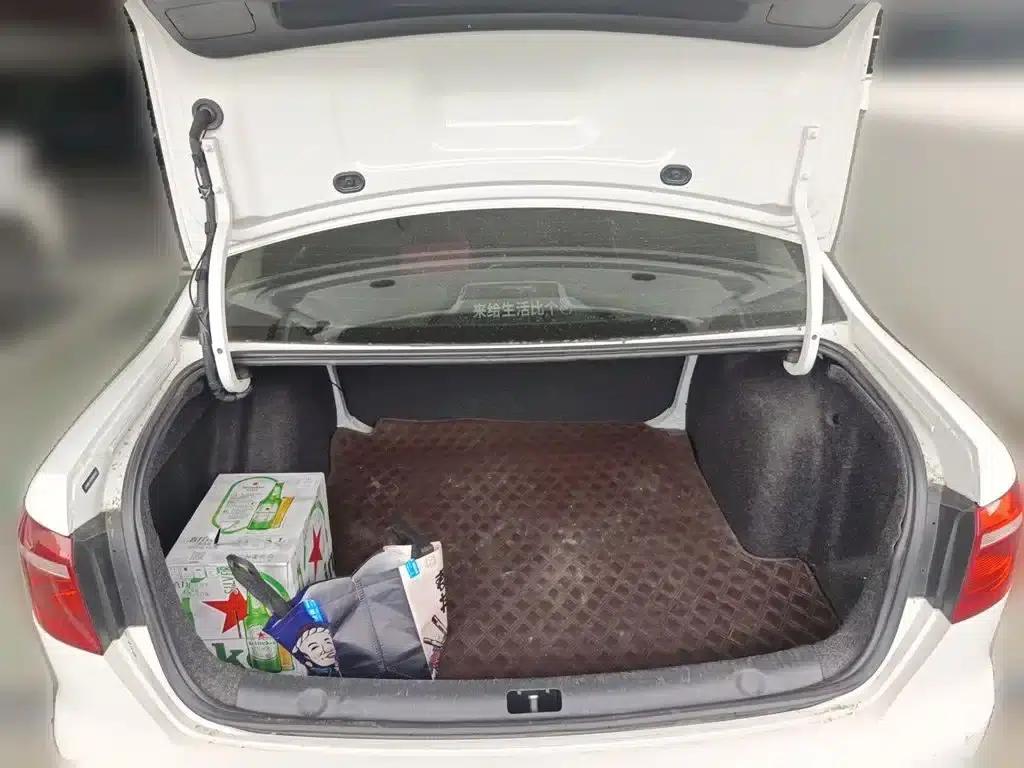 2013 Volkswagen Lavida Classic Facelift 1.6L Automatic Fashion Edition — миниатюра 20