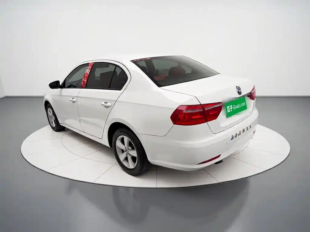 2013 Volkswagen Lavida Classic Facelift 1.6L Automatic Fashion Edition — миниатюра 4