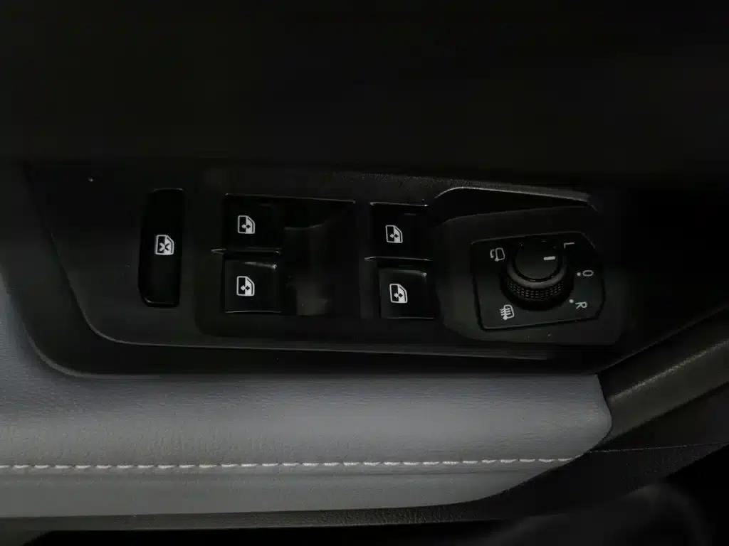 2023 Volkswagen Lavida 300TSI DSG Full Comfort Edition — миниатюра 9