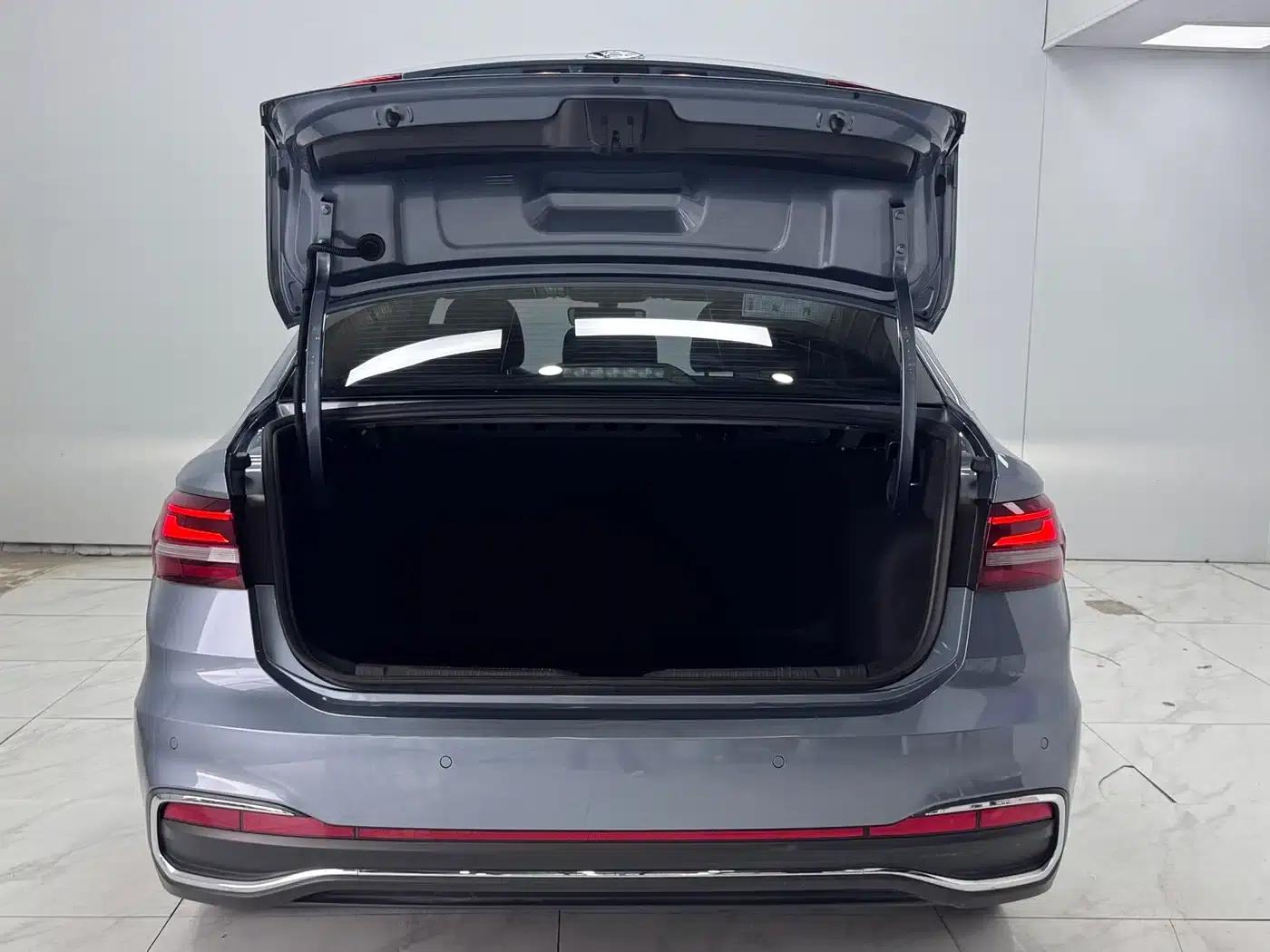 2023 Volkswagen Lavida 1.5L Automatic Five Million Edition — миниатюра 16