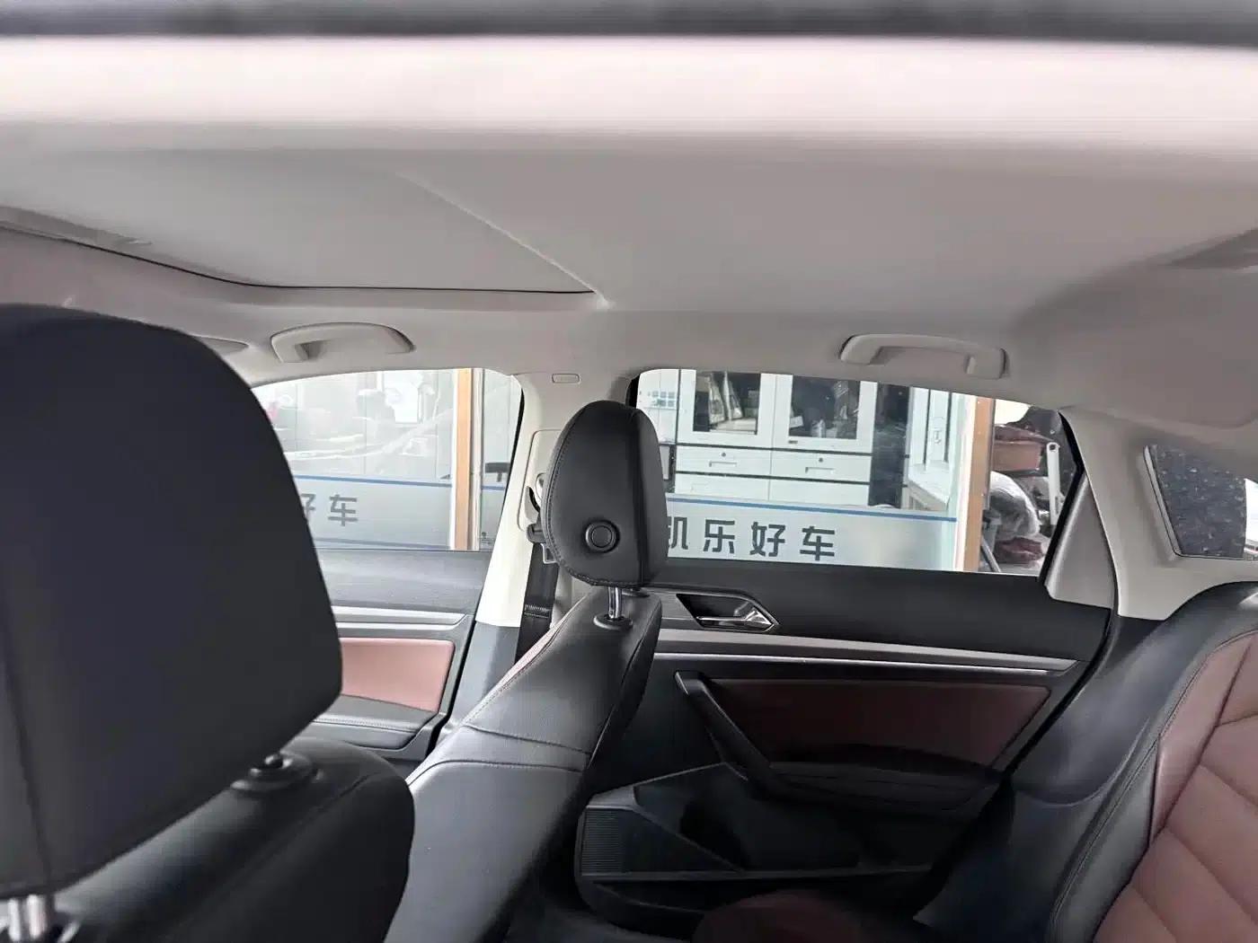 2021 Volkswagen Lavida 280TSI DSG Luxury Edition — миниатюра 12