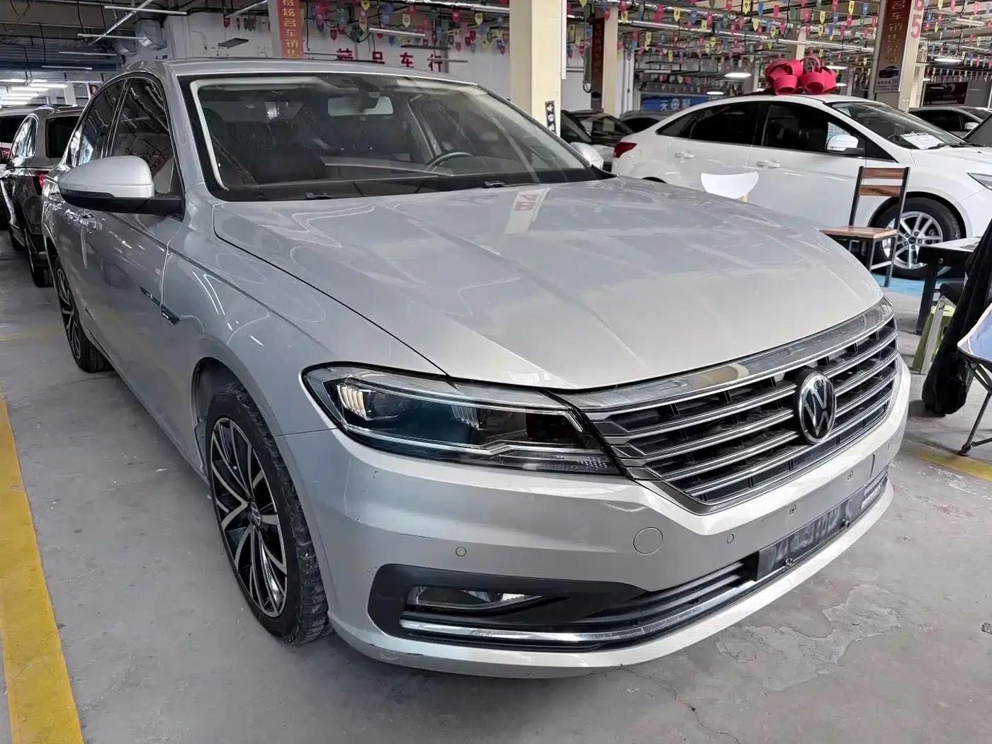 2021 Volkswagen Lavida 280TSI DSG Luxury Edition — миниатюра 3