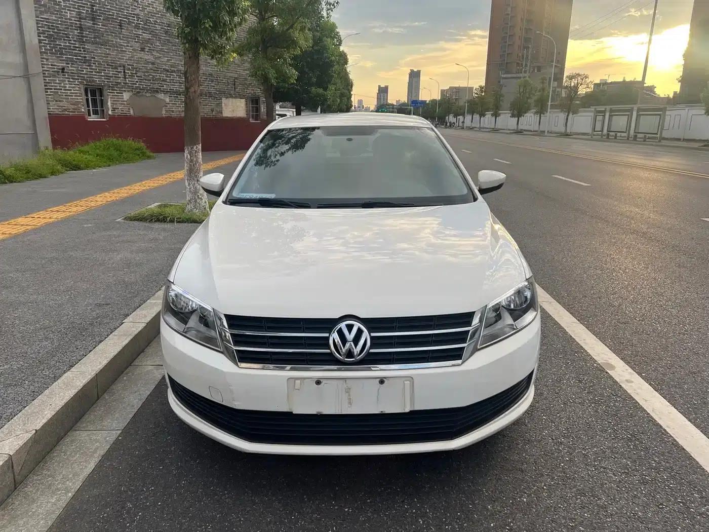 2013 Volkswagen Lavida Classic Facelift 1.6L Manual Fashion Edition — миниатюра 2