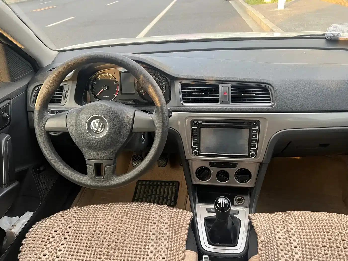 2013 Volkswagen Lavida Classic Facelift 1.6L Manual Fashion Edition — миниатюра 12