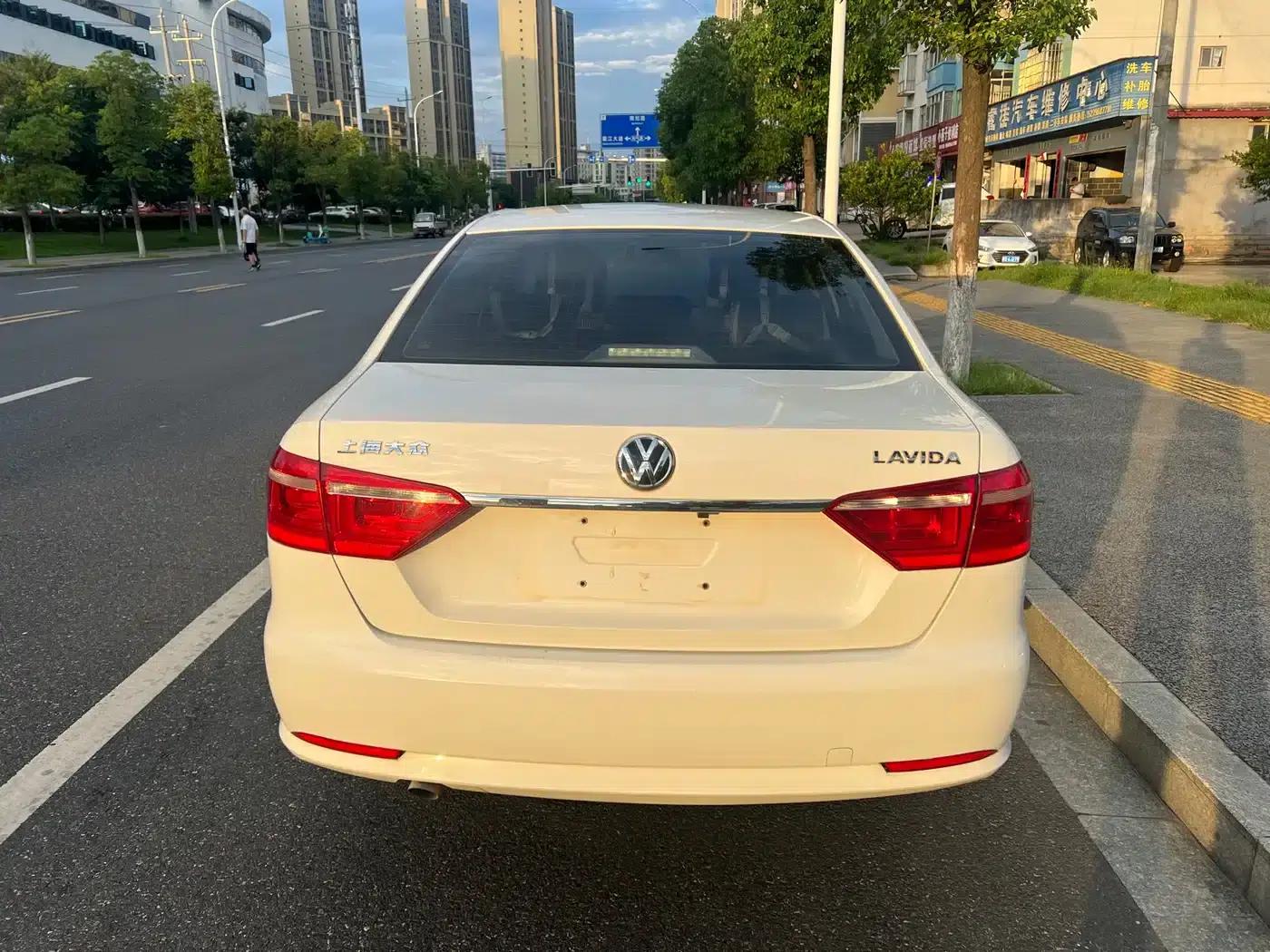 2013 Volkswagen Lavida Classic Facelift 1.6L Manual Fashion Edition — миниатюра 15