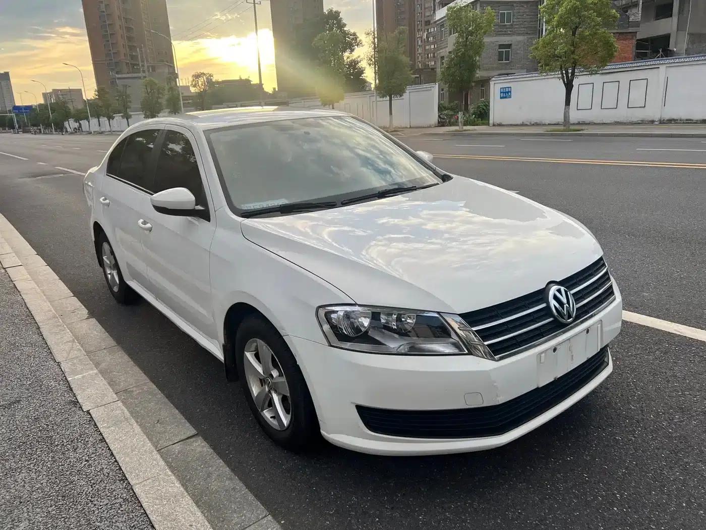 2013 Volkswagen Lavida Classic Facelift 1.6L Manual Fashion Edition — миниатюра 3
