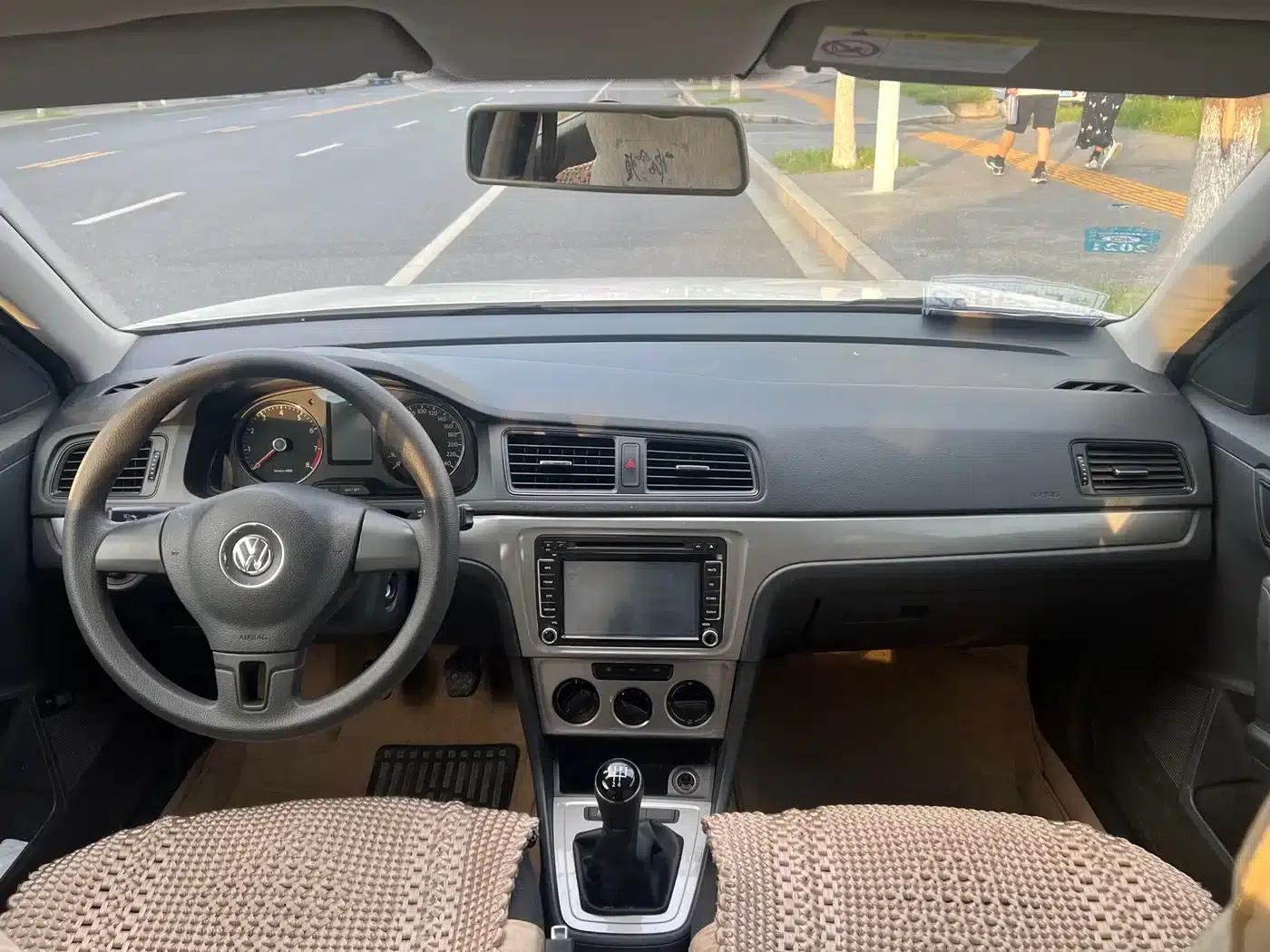 2013 Volkswagen Lavida Classic Facelift 1.6L Manual Fashion Edition — миниатюра 4