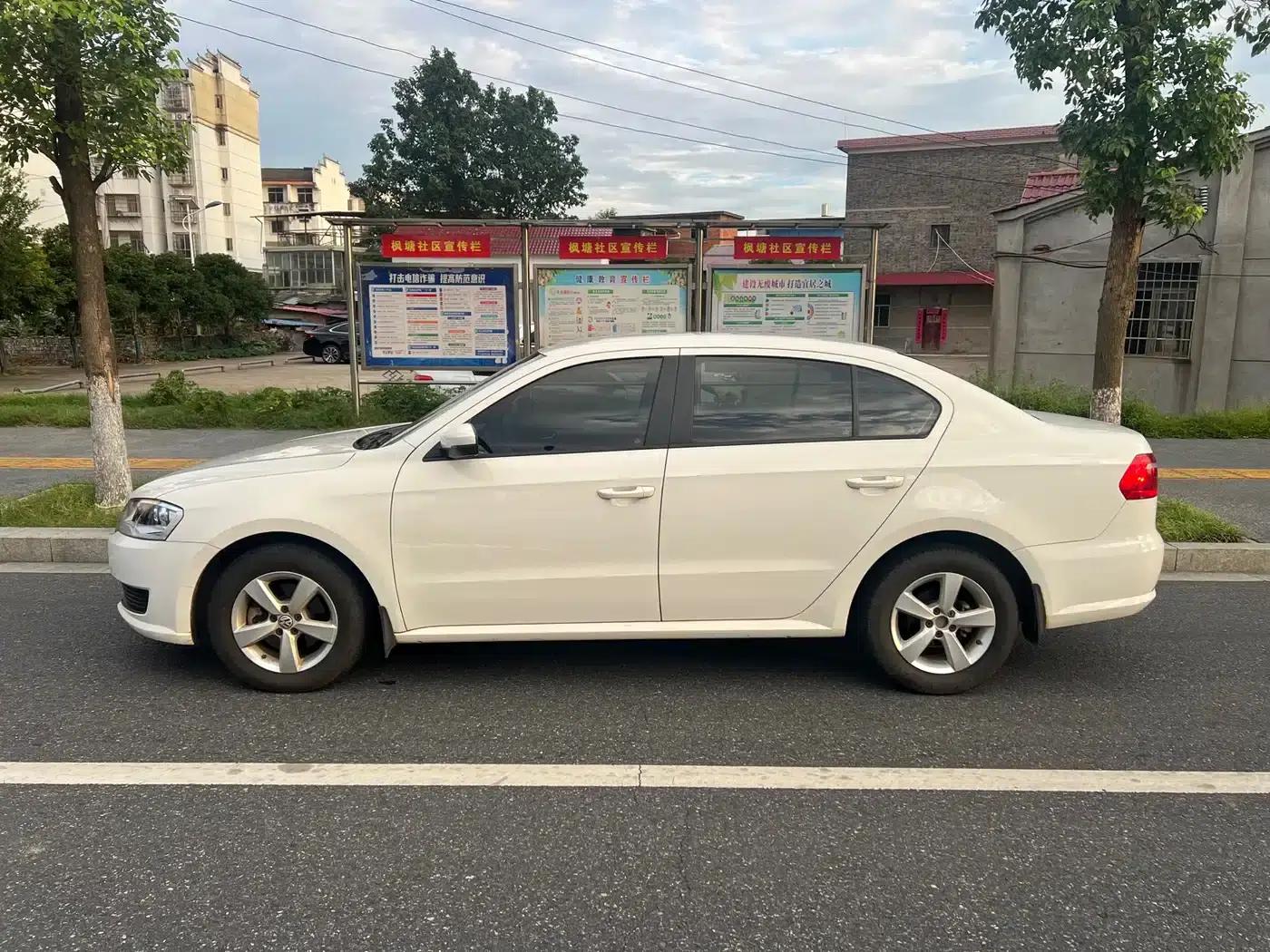 2013 Volkswagen Lavida Classic Facelift 1.6L Manual Fashion Edition — миниатюра 7