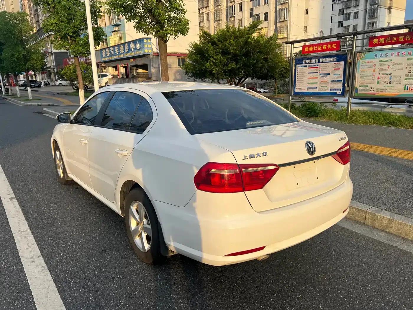 2013 Volkswagen Lavida Classic Facelift 1.6L Manual Fashion Edition — миниатюра 8