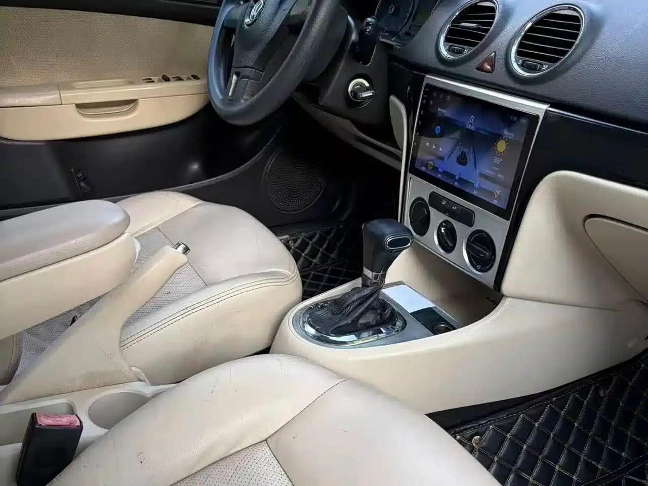 2011 Volkswagen Lavida 1.6L Automatic Premium Edition — миниатюра 2