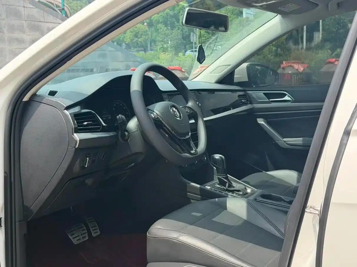 2019 Volkswagen Lavida 1.5L Automatic Comfort Edition (China VI Emission Standard) — миниатюра 13