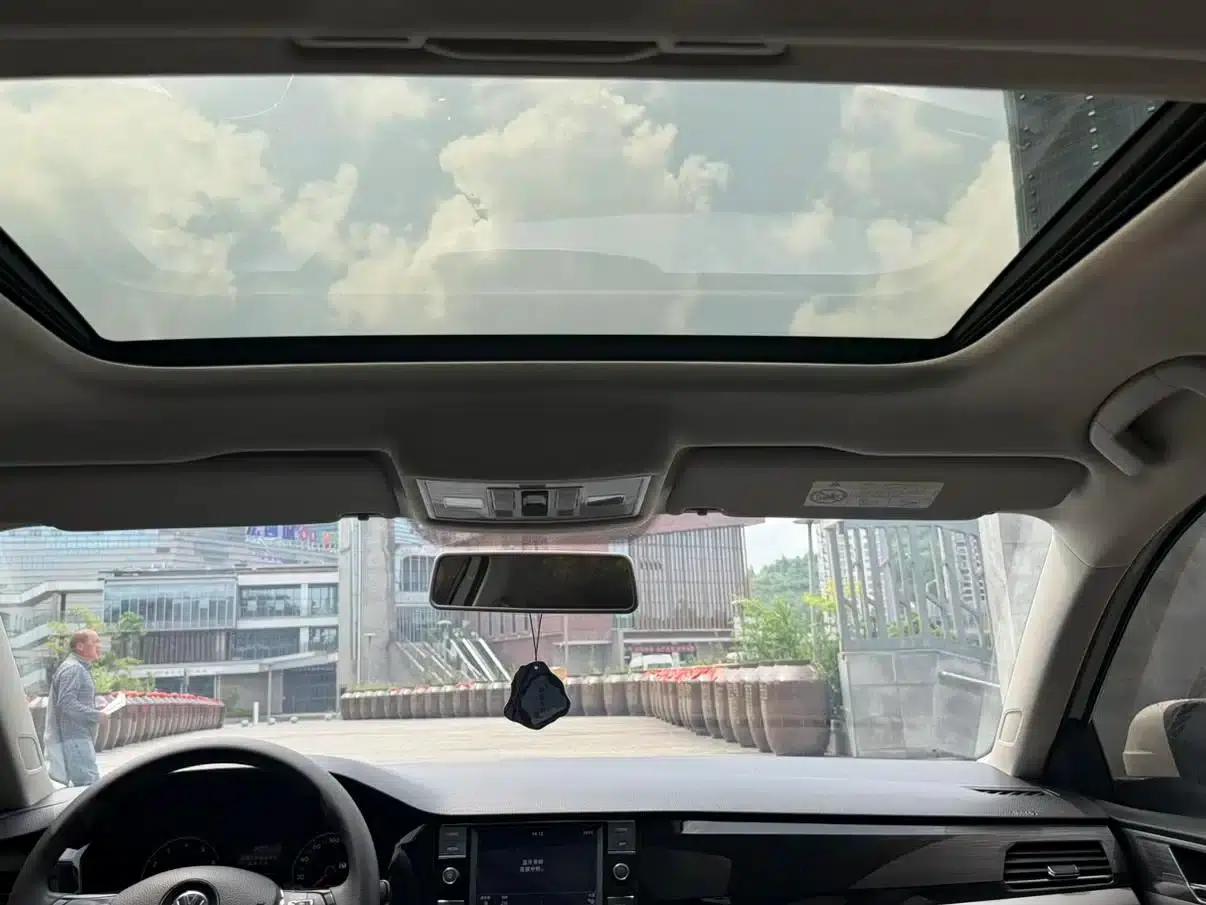 2019 Volkswagen Lavida 1.5L Automatic Comfort Edition (China VI Emission Standard) — миниатюра 21