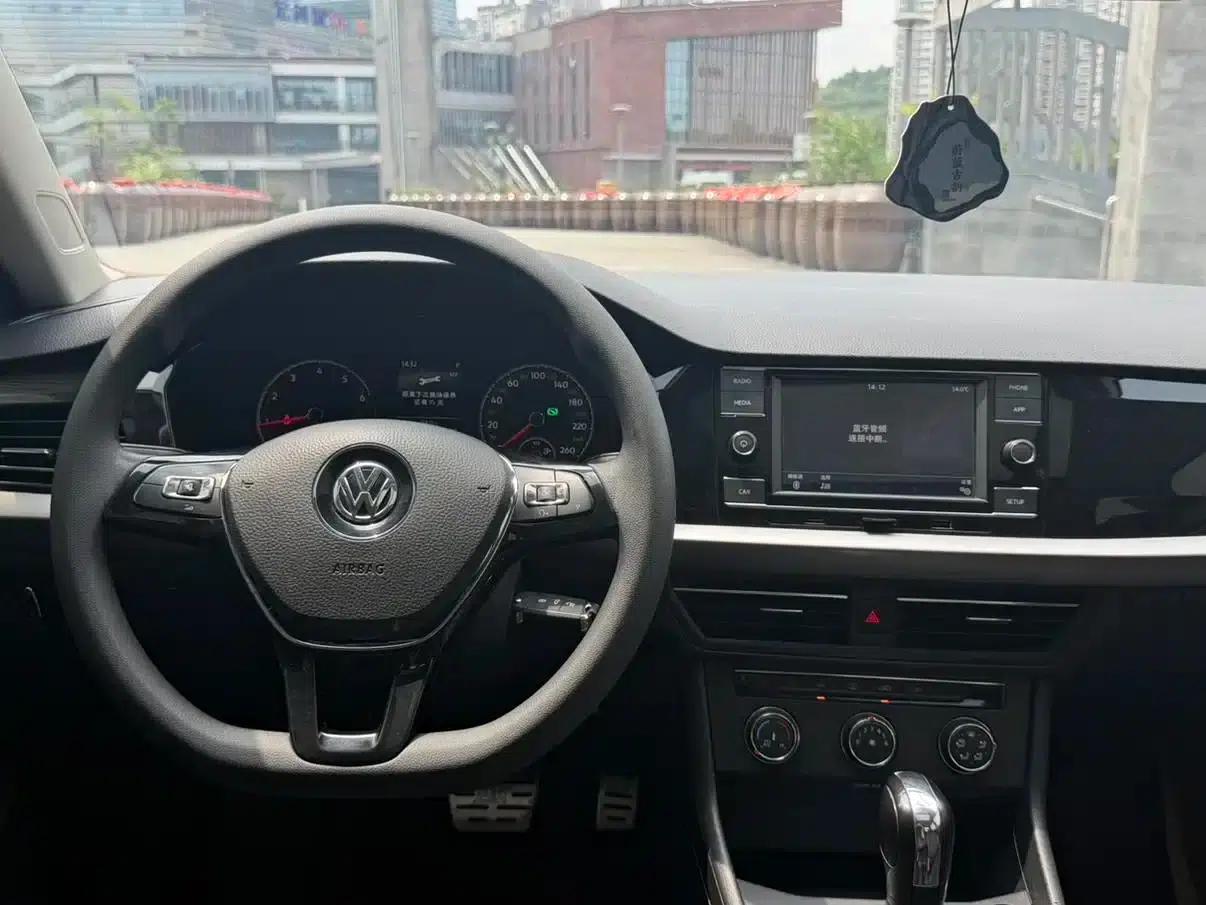 2019 Volkswagen Lavida 1.5L Automatic Comfort Edition (China VI Emission Standard) — миниатюра 23