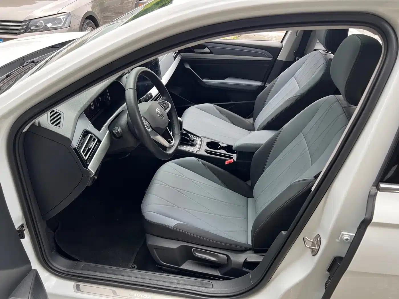2023 Volkswagen Lavida 1.5L Automatic Starry Sky Five Million Edition — миниатюра 4