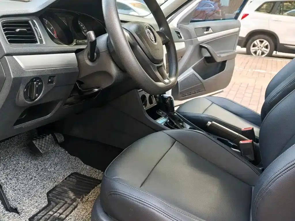 2017 Volkswagen Lavida 1.6L Automatic Fashion Edition — миниатюра 4