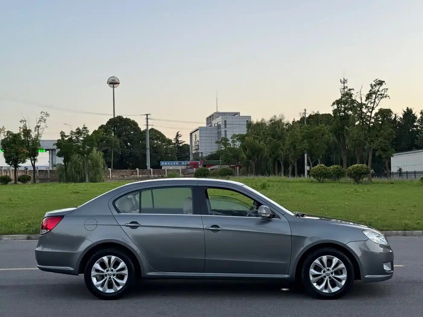 2011 Volkswagen Lavida 1.6L Automatic Premium Edition — миниатюра 11