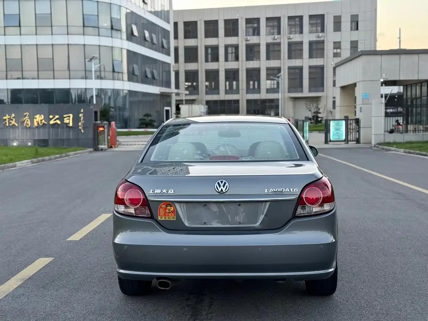 2011 Volkswagen Lavida 1.6L Automatic Premium Edition — миниатюра 14