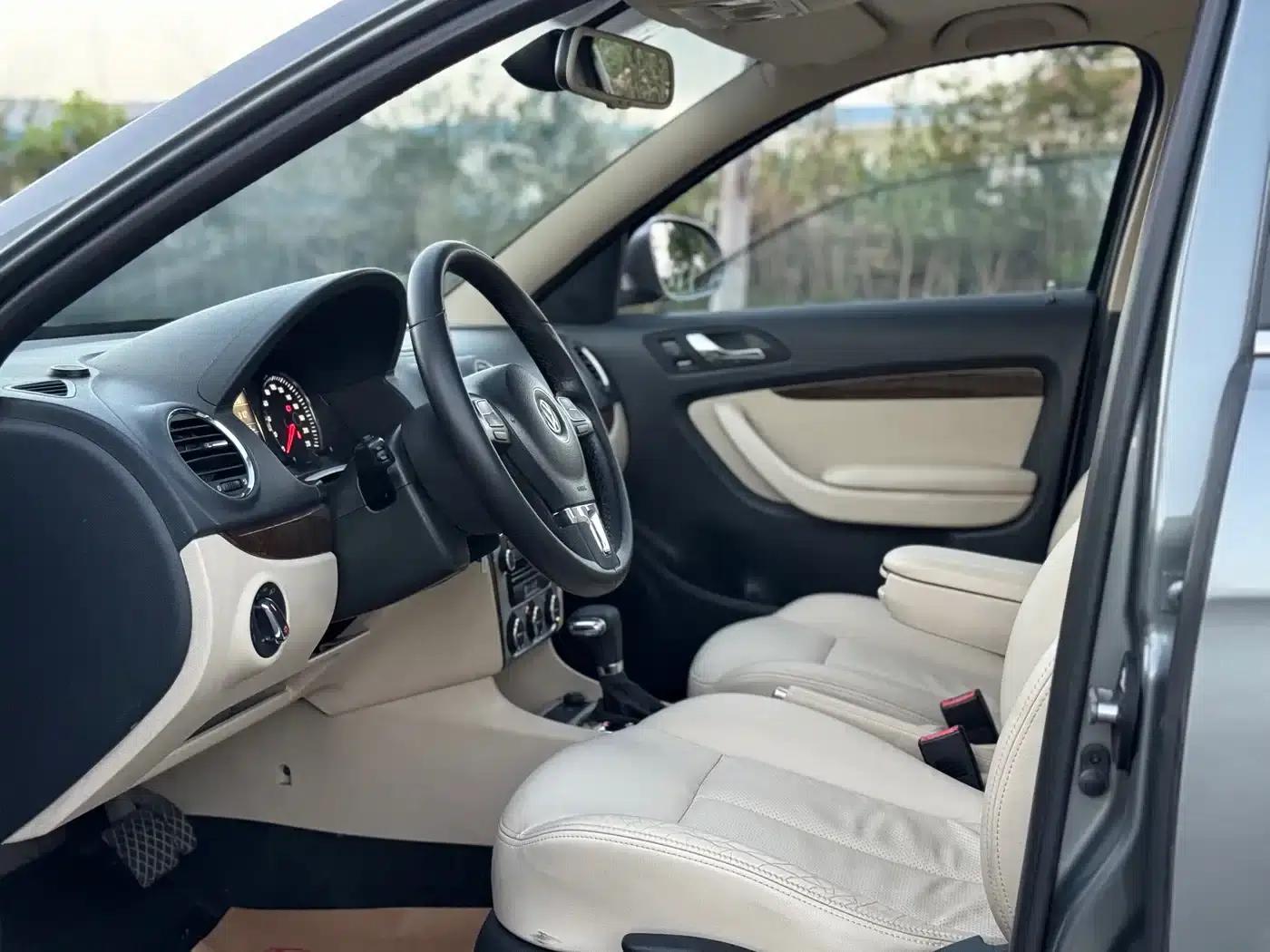 2011 Volkswagen Lavida 1.6L Automatic Premium Edition — миниатюра 4
