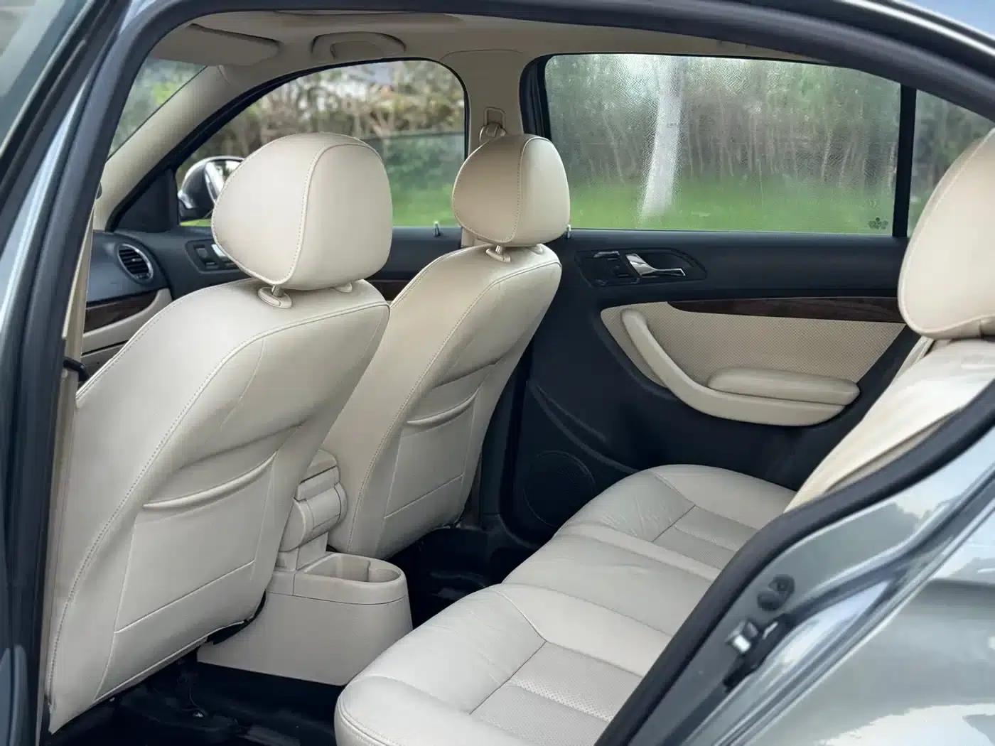 2011 Volkswagen Lavida 1.6L Automatic Premium Edition — миниатюра 6