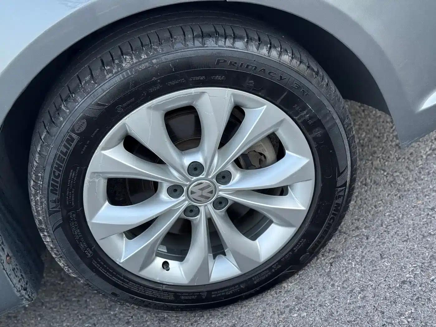 2011 Volkswagen Lavida 1.6L Automatic Premium Edition — миниатюра 10