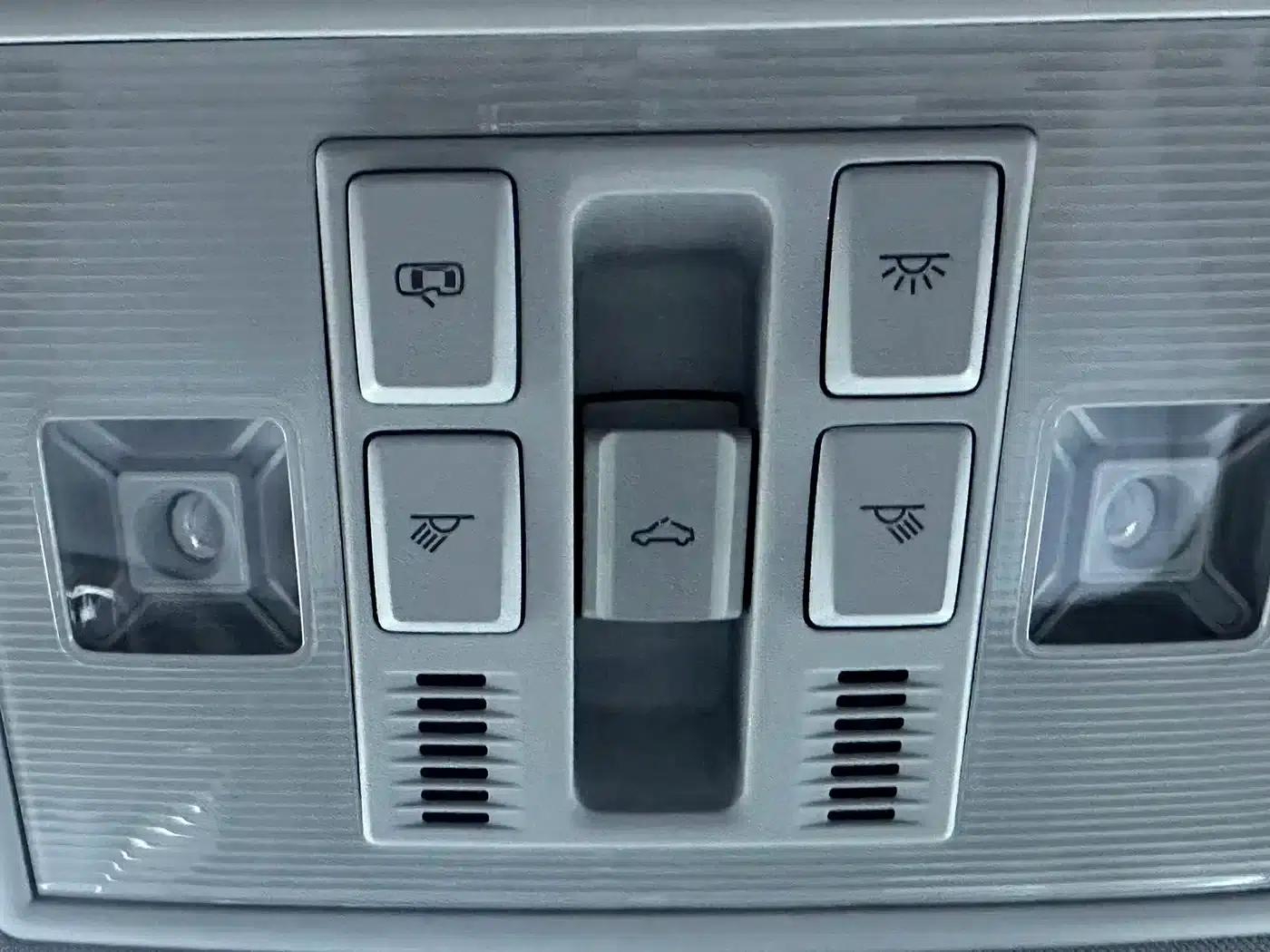 2023 Volkswagen Lavida 1.5L Automatic Starry Sky Five Million Edition — миниатюра 18