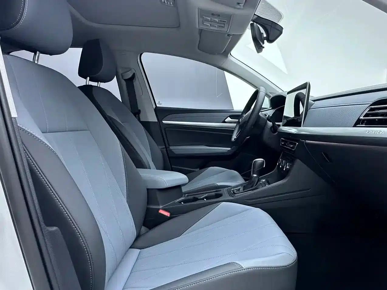 2023 Volkswagen Lavida 1.5L Automatic Starry Sky Five Million Edition — миниатюра 8