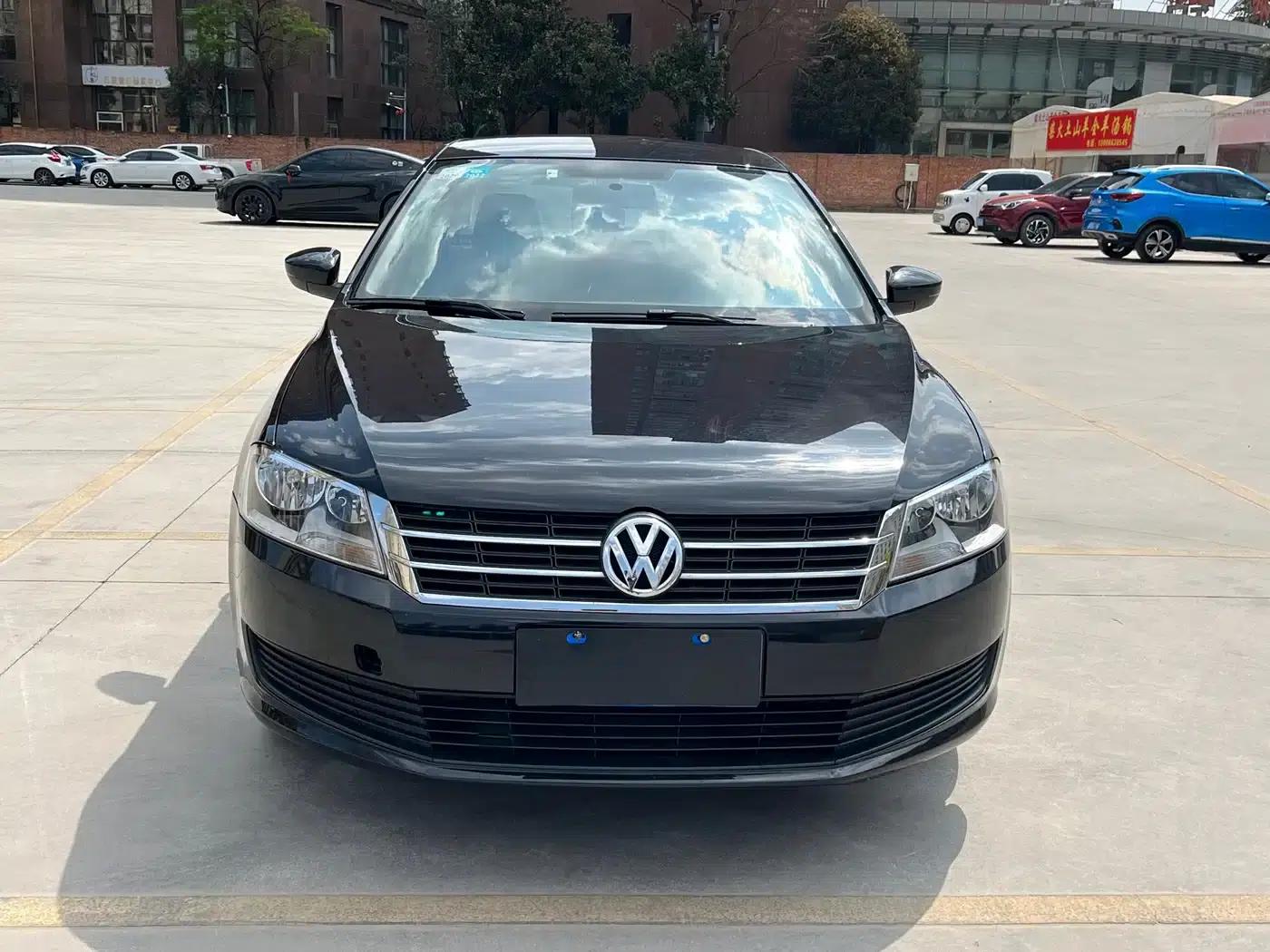 2013 Volkswagen Lavida Classic Facelift 1.6L Manual Fashion Edition — миниатюра 1