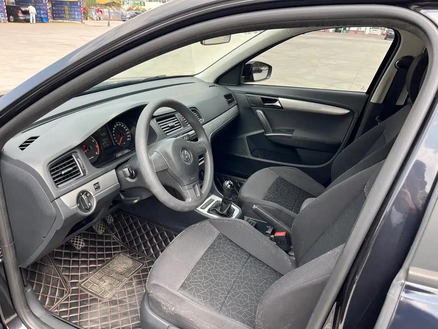 2013 Volkswagen Lavida Classic Facelift 1.6L Manual Fashion Edition — миниатюра 4