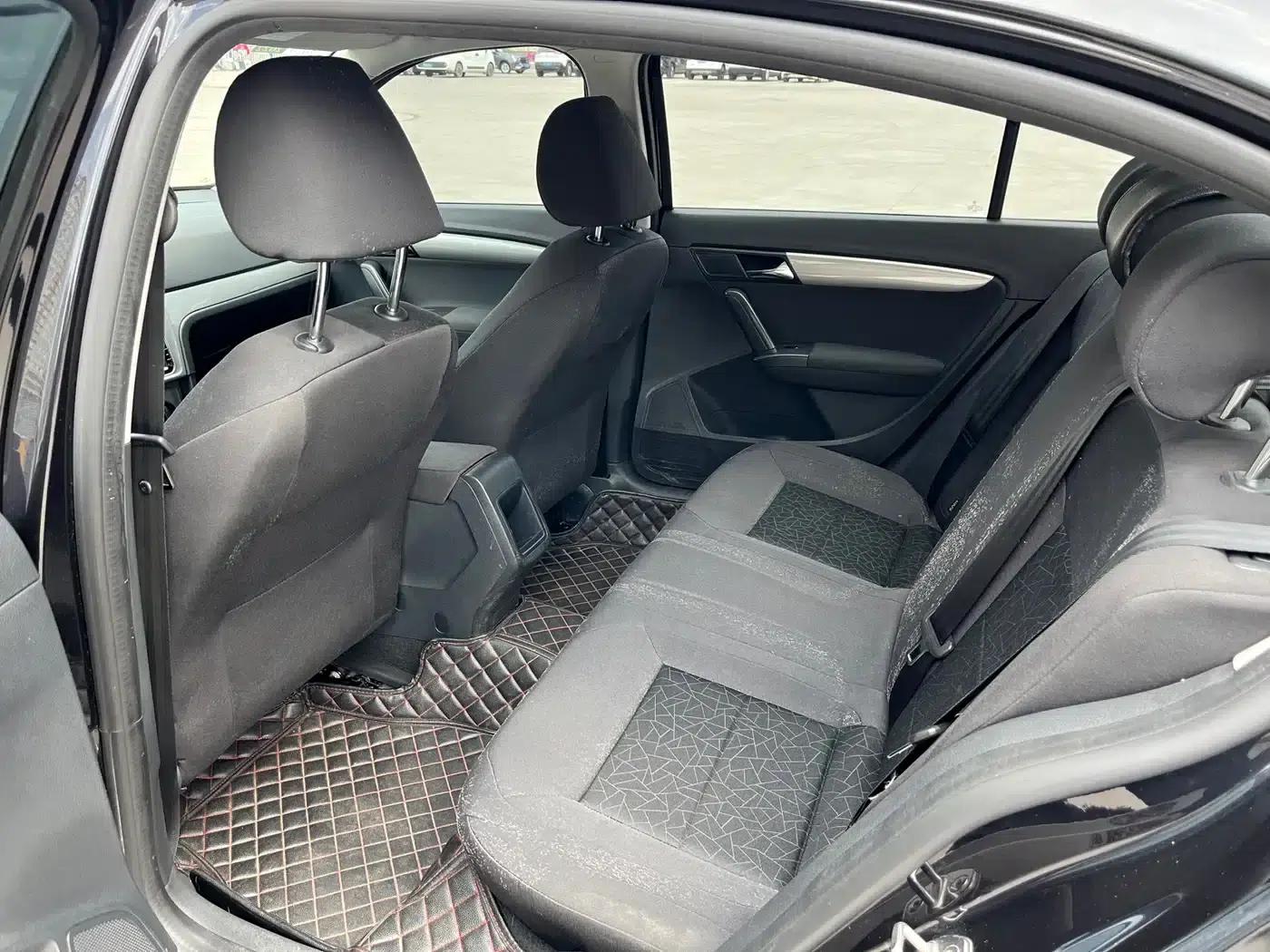 2013 Volkswagen Lavida Classic Facelift 1.6L Manual Fashion Edition — миниатюра 5
