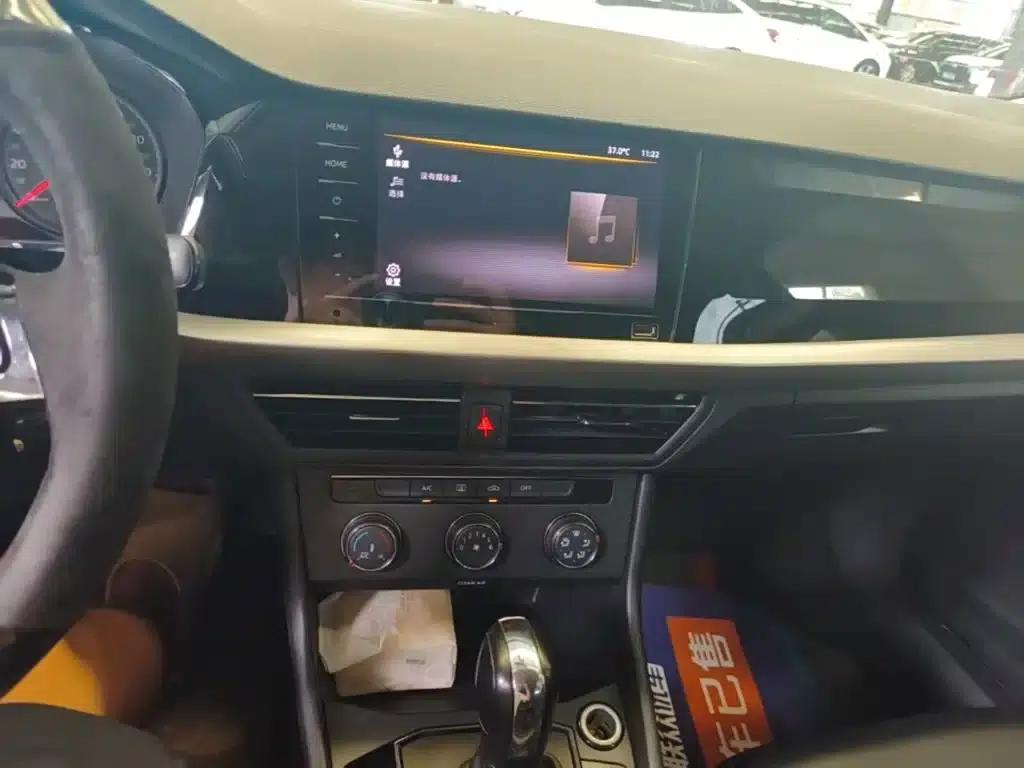 2022 Volkswagen Lavida 1.5L Automatic Fashion Edition — миниатюра 13