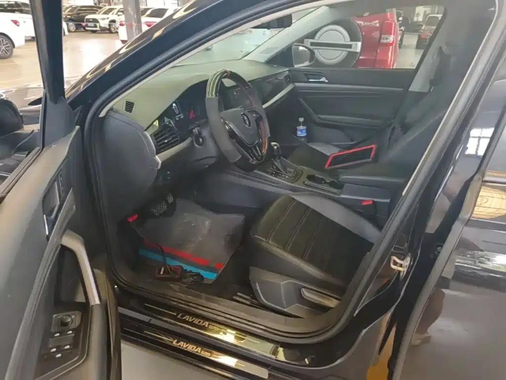 2022 Volkswagen Lavida 1.5L Automatic Fashion Edition — миниатюра 16