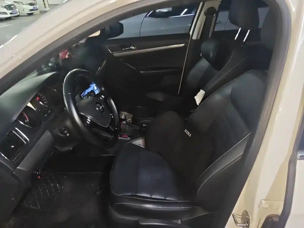 2017 Volkswagen Lavida 1.6L Automatic Comfort Edition — миниатюра 8