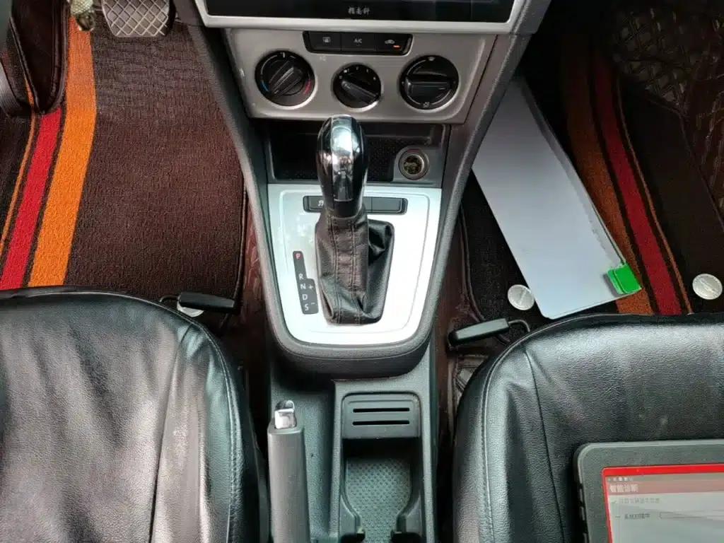 2015 Volkswagen Lavida 1.6L Automatic Fashion Edition — миниатюра 14