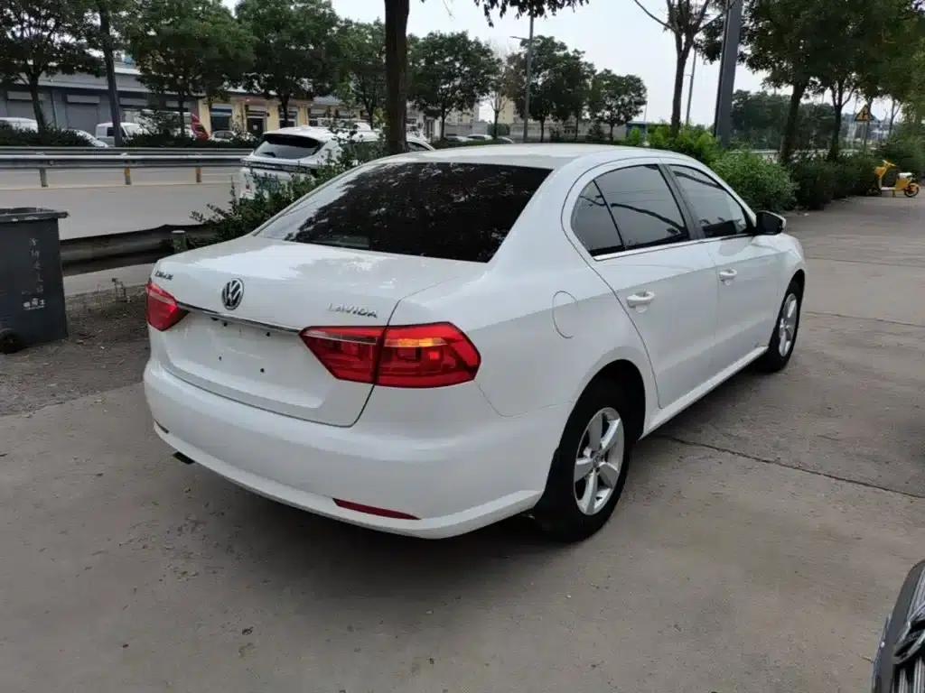 2015 Volkswagen Lavida 1.6L Automatic Fashion Edition — миниатюра 7