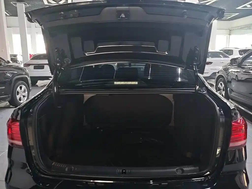 2019 Volkswagen Lavida, Lavida Qihang 1.5L Automatic Fashion Edition (National VI Emission Standard) — миниатюра 19