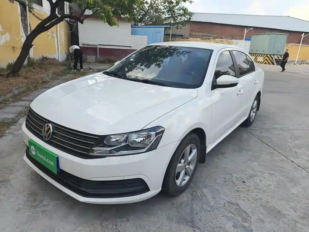 2015 Volkswagen Lavida 1.6L Automatic Fashion Edition — миниатюра 1