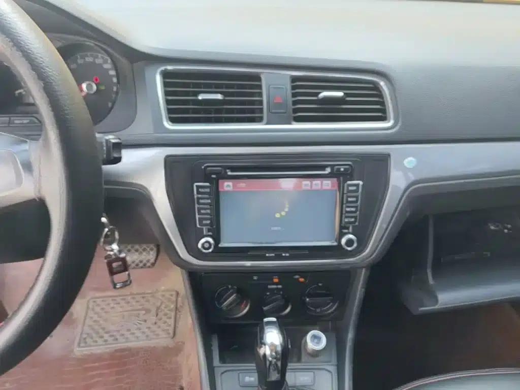 2015 Volkswagen Lavida 1.6L Automatic Fashion Edition — миниатюра 13