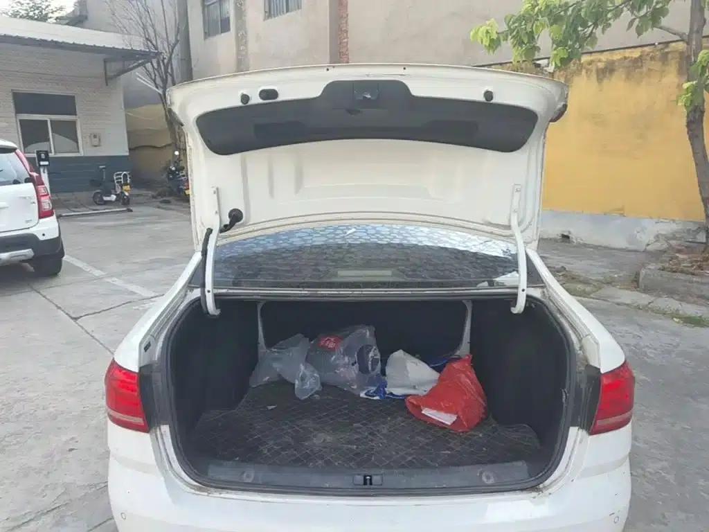 2015 Volkswagen Lavida 1.6L Automatic Fashion Edition — миниатюра 19