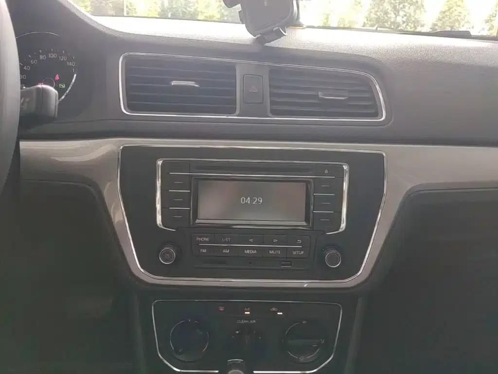 2017 Volkswagen Lavida 1.6L Automatic Comfort Edition — миниатюра 13