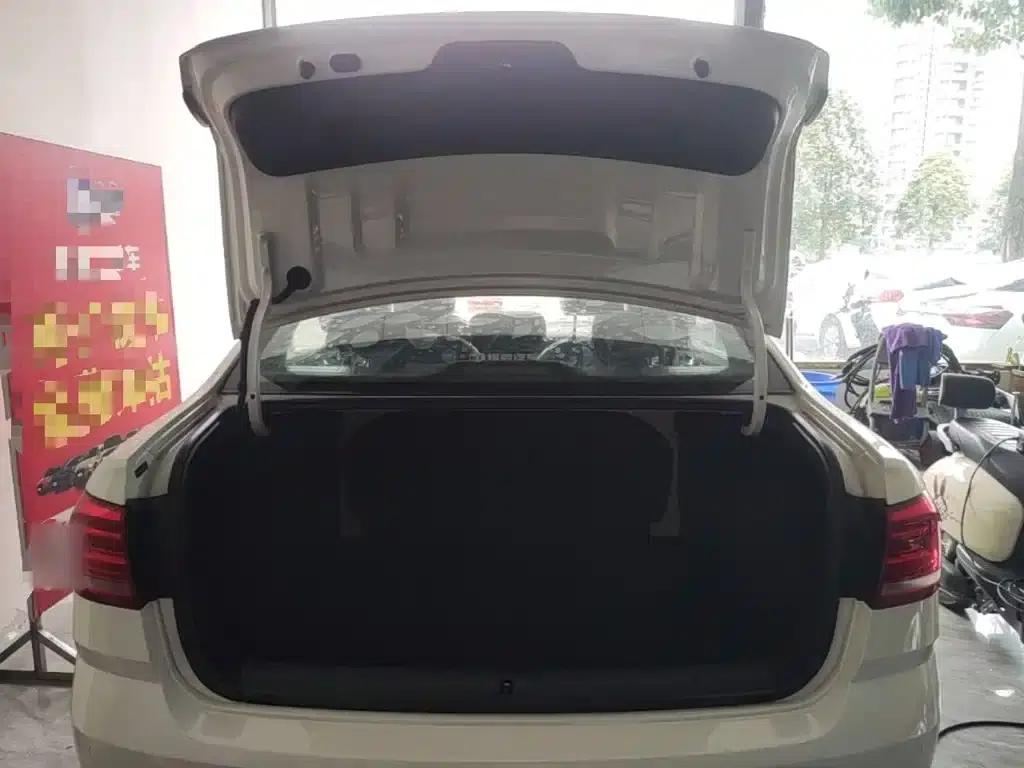2017 Volkswagen Lavida 1.6L Automatic Comfort Edition — миниатюра 19