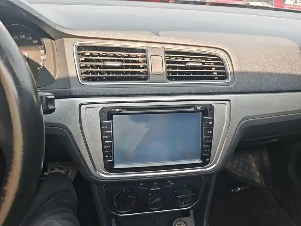 2015 Volkswagen Lavida 1.6L Automatic Comfort Edition — миниатюра 13